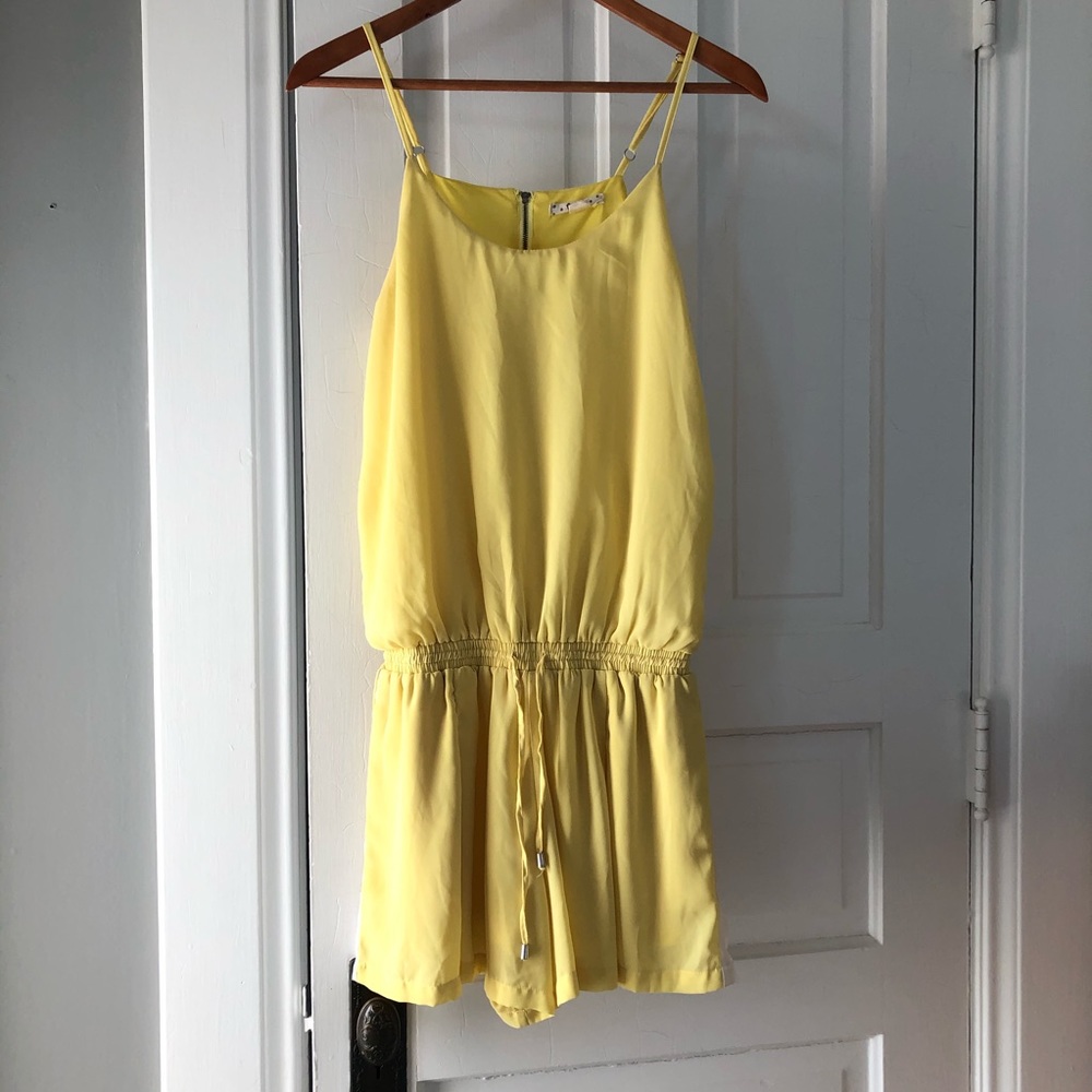 Yellow romper! 💛